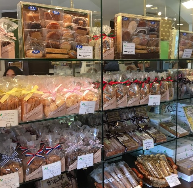 百合ヶ丘の有名ケーキ屋さん『有限会社ニコラス洋菓子店』おすすめ人気スイーツをカフェスペースで